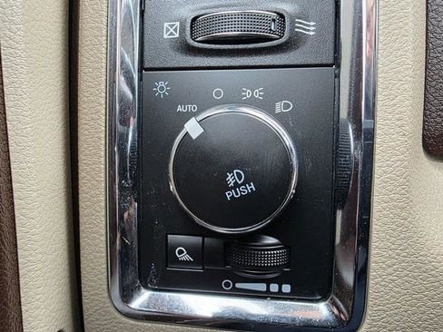 Used 2018 RAM 1500 Laramie image 9