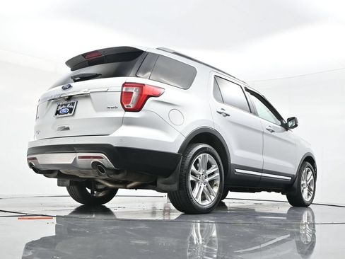 Used 2017 Ford Explorer XLT w/ Equipment Group 202A AWD/4WD image 49