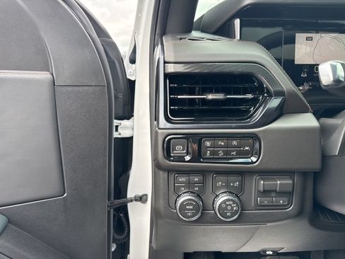New 2026 GMC Yukon AT4 w/ AT4 Premium Plus Package AWD/4WD image 13