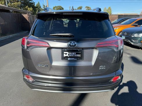 Used 2018 Toyota RAV4 XLE image 5