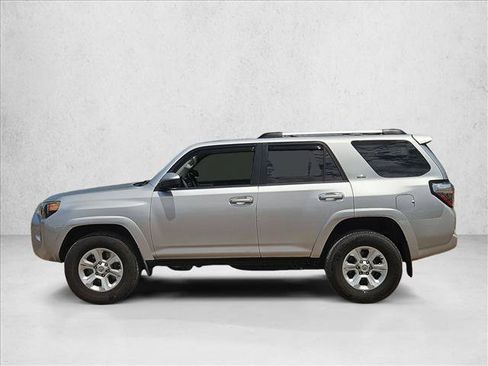 Used 2019 Toyota 4Runner SR5 AWD/4WD image 9