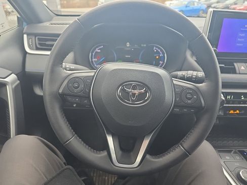 Used 2024 Toyota RAV4 SE image 18