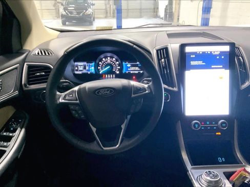 Used 2024 Ford Edge SEL w/ Convenience Package image 5