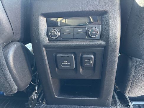 Used 2020 Chevrolet Traverse LT w/ LT Premium Package image 19