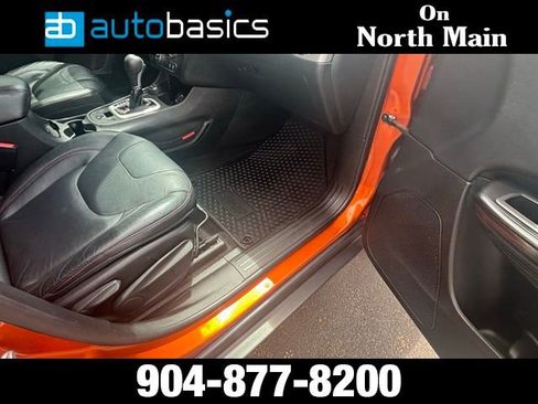 Used 2015 Jeep Cherokee Trailhawk w/ Comfort/Convenience Group image 9