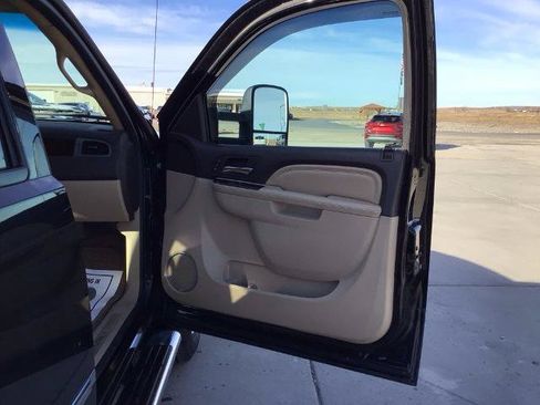 Used 2012 GMC Sierra 3500 Denali w/ Suspension Package, Off-Road AWD/4WD image 17