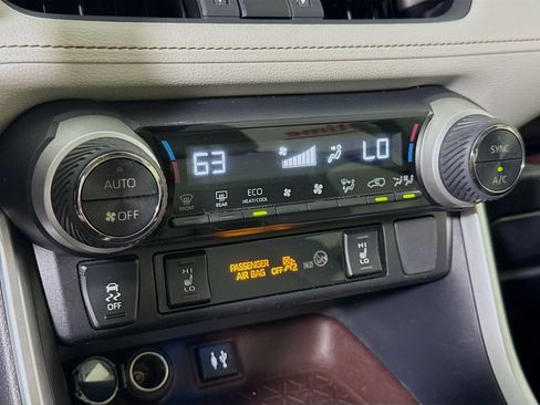 Used 2019 Toyota RAV4 Limited w/ Carpet Mat Package AWD/4WD image 8
