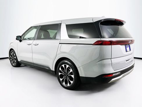 Used 2024 Kia Carnival EX FWD image 6