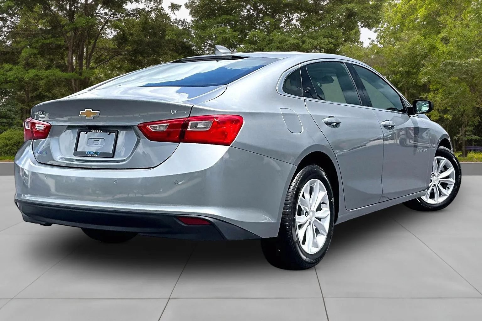 Used 2024 Chevrolet Malibu LT FWD image 2