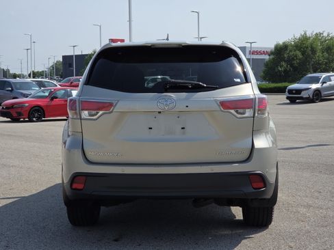 Used 2015 Toyota Highlander Limited Platinum AWD/4WD image 16