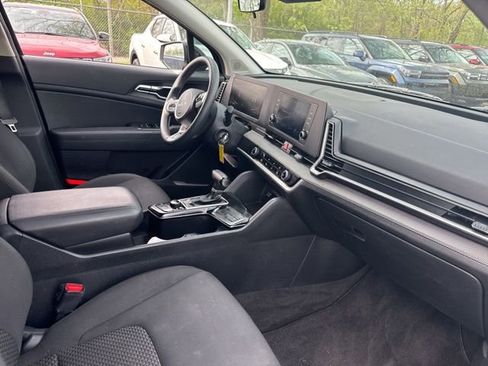 Used 2023 Kia Sportage LX image 8