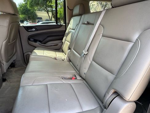 Used 2015 Chevrolet Suburban LT RWD image 9