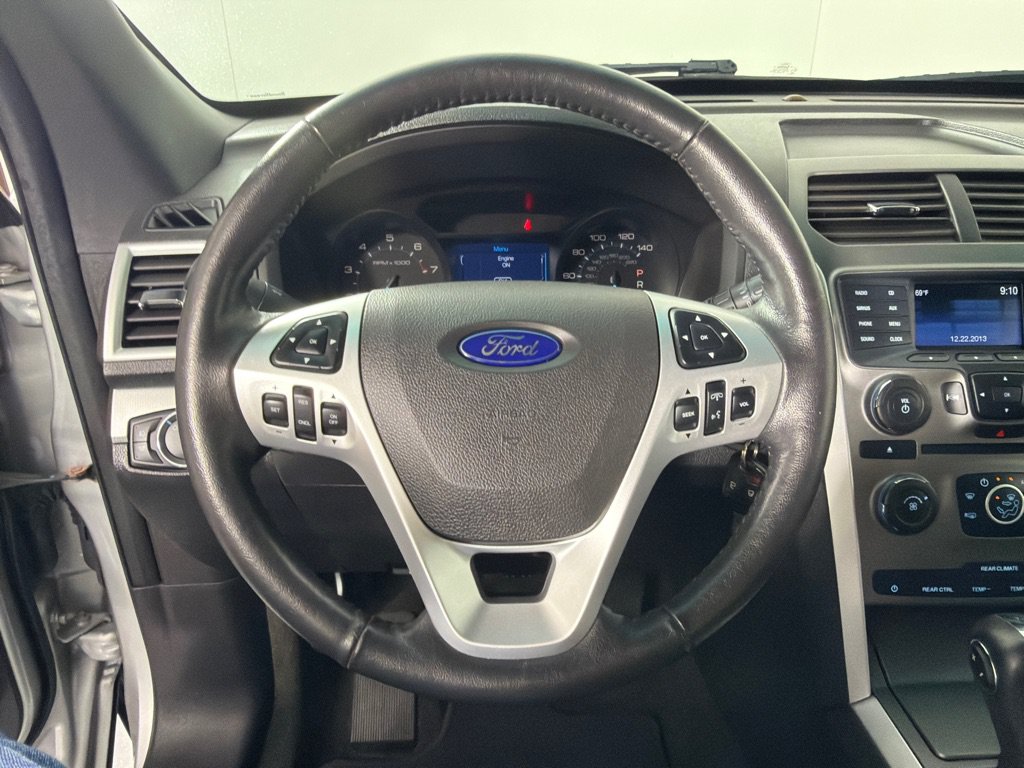 Used 2014 Ford Explorer XLT AWD/4WD image 12