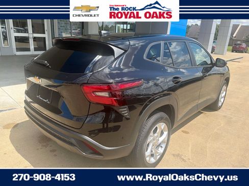 Used 2026 Chevrolet Trax LS w/ LS Convenience Package FWD image 6