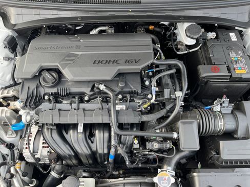 Used 2025 Hyundai Elantra SEL image 34