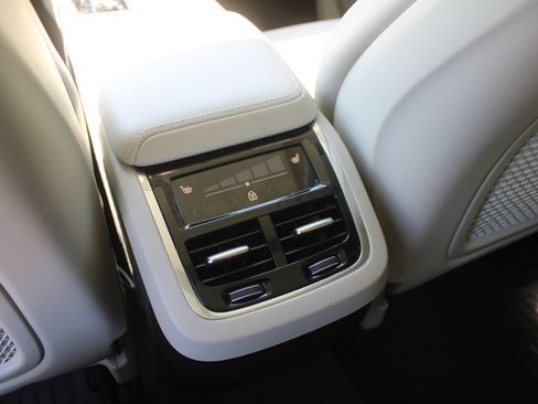 Used 2022 Volvo XC60 B5 Inscription w/ Advanced Package FWD image 26