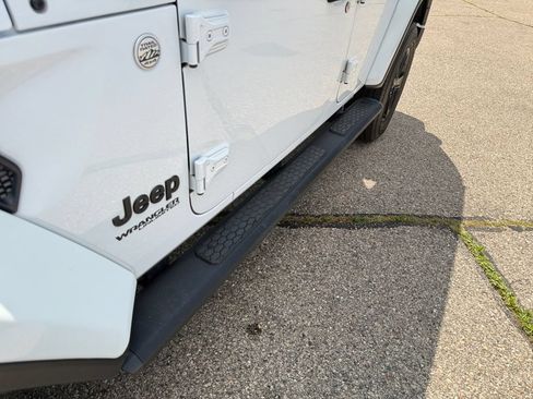 Used 2020 Jeep Wrangler Unlimited Sahara AWD/4WD image 39