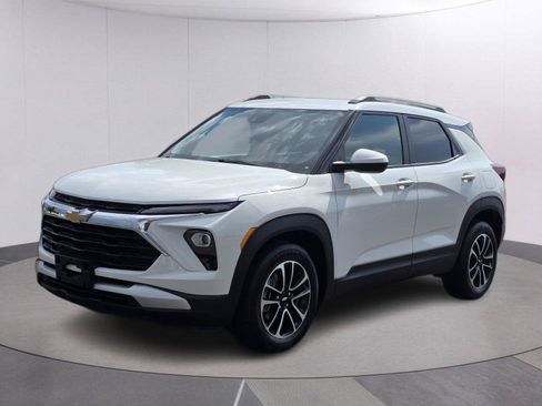 Used 2025 Chevrolet TrailBlazer LT FWD image 1