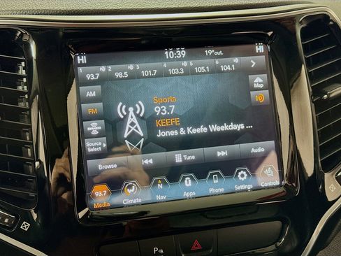 Used 2020 Jeep Cherokee Limited image 18