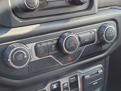 Used 2020 Jeep Gladiator Sport w/ Quick Order Package 24S image 28