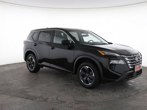 Used 2024 Nissan Rogue SV AWD/4WD image 2