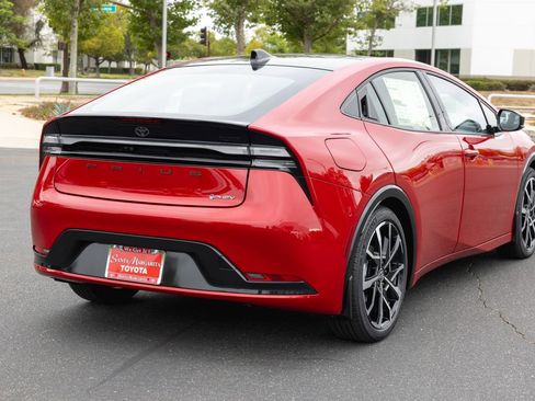 New 2026 Toyota Prius Plug-In Hybrid FWD image 5