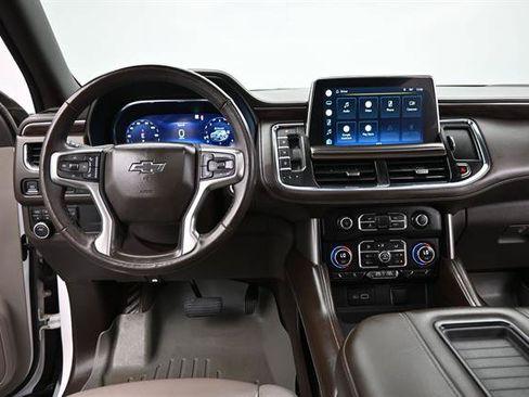 Used 2022 Chevrolet Suburban Z71 w/ Luxury Package AWD/4WD image 16