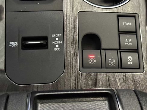 New 2026 Toyota Highlander Platinum image 16