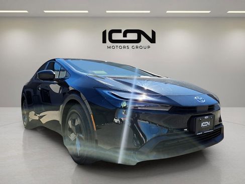 Used 2023 Toyota Prius LE image 4