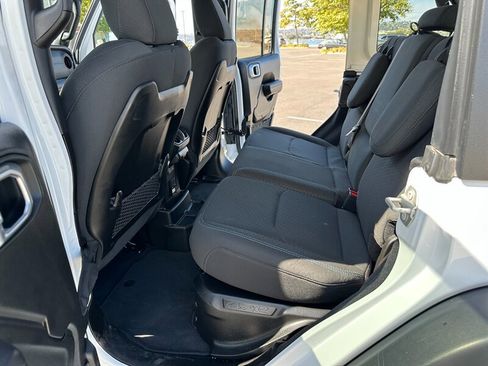 Used 2024 Jeep Wrangler Unlimited Rubicon 4xe image 36