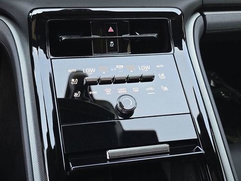 Used 2025 Porsche Panamera RWD image 30