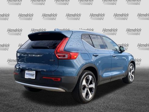 Used 2025 Volvo XC40 B5 Plus image 10