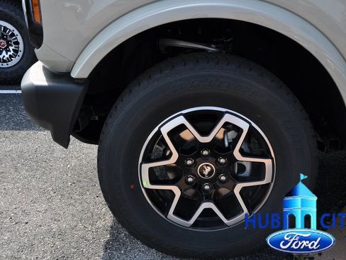 New 2026 Ford Bronco Outer Banks AWD/4WD image 9