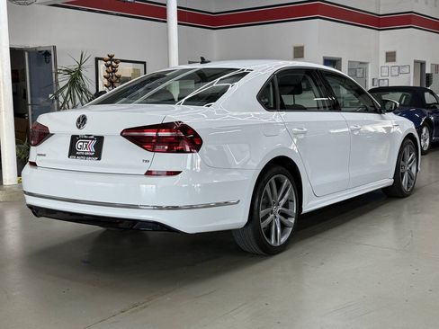 Used 2018 Volkswagen Passat 2.0T R-Line w/ R-Line Lighting Package FWD image 5