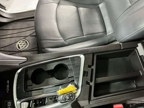 Used 2022 Buick Enclave Essence w/ Experience Buick Package FWD image 8