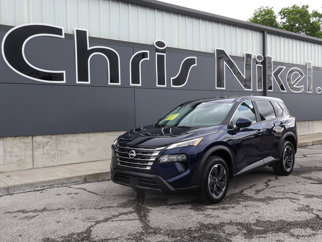 Used 2025 Nissan Rogue SV AWD/4WD image 1