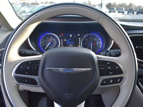 Used 2018 Chrysler Pacifica Limited w/ Advanced Safetytec Group image 38