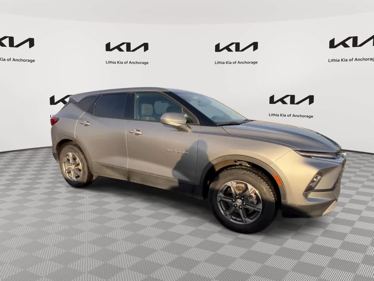 Used 2025 Chevrolet Blazer LT AWD/4WD image 2