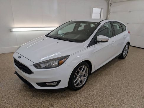 Used 2015 Ford Focus SE w/ Equipment Group 201A FWD image 2