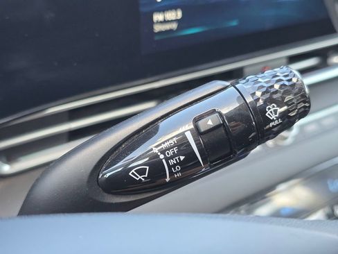 Used 2024 Hyundai Elantra Limited FWD image 35