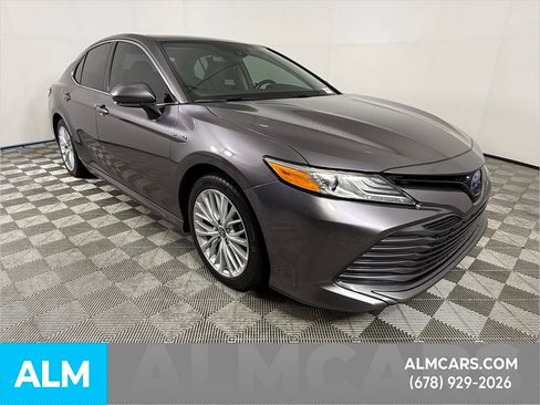 Used 2019 Toyota Camry XLE image 11