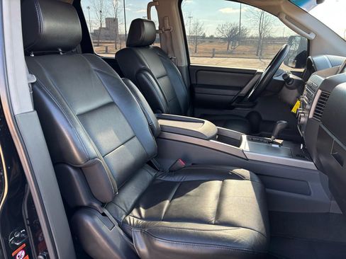 Used 2005 Nissan Titan LE w/ (U01) Nissan Navigation Pkg image 8