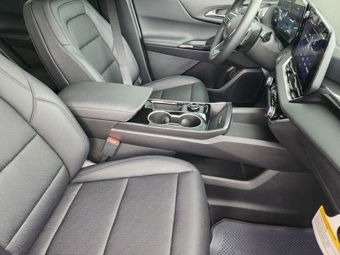 New 2026 Chevrolet Equinox LT w/ Convenience Package II FWD image 10