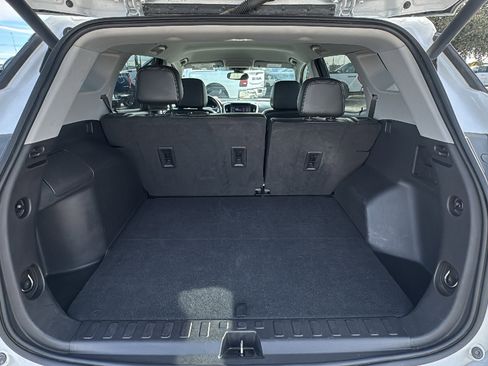 Used 2024 GMC Terrain SLT image 23