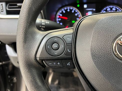 Used 2022 Toyota RAV4 XLE image 19
