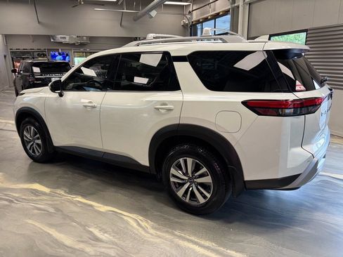 Used 2023 Nissan Pathfinder SL AWD/4WD image 37