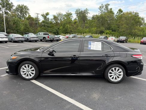 Used 2020 Toyota Camry LE AWD/4WD image 3