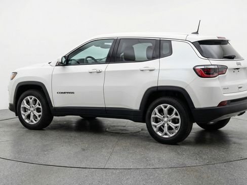 Used 2025 Jeep Compass Latitude image 5