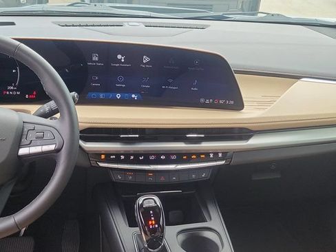 Used 2025 Cadillac XT4 Premium Luxury FWD image 26