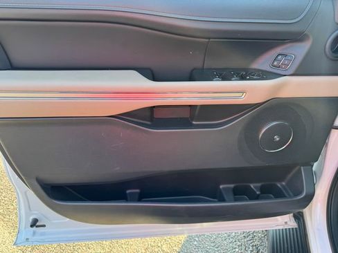 Used 2024 Ford Expedition Limited image 14